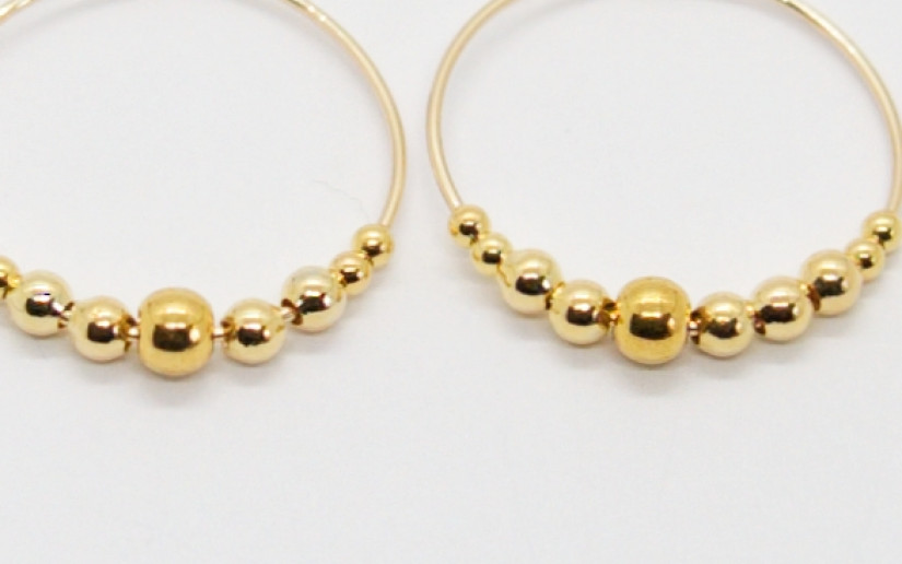 Goldene Creolen mit Gold-Perlen