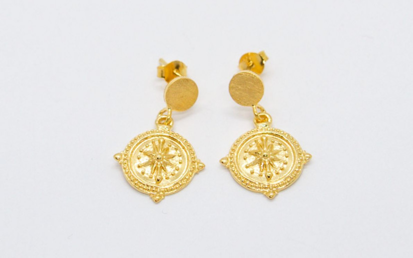 Goldene Ohrstecker mit Kompass Anhänger