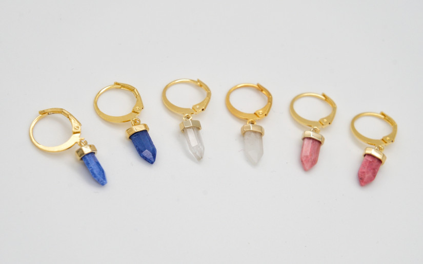 Goldene Ohrringe mit blauem Aventurin Anhänger