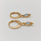 Goldene Ohrringe mit feinem Opal